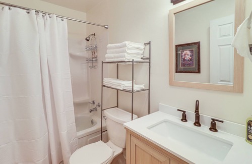 Reynolds Corners House | Quaint Toledo Home ~ 6 Mi to Downtown!