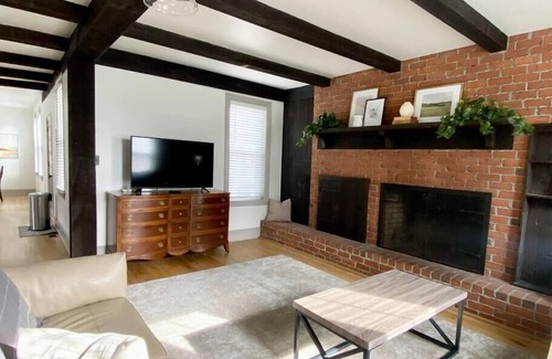 Manheim House | Quaint, Vintage Reno in Manheim