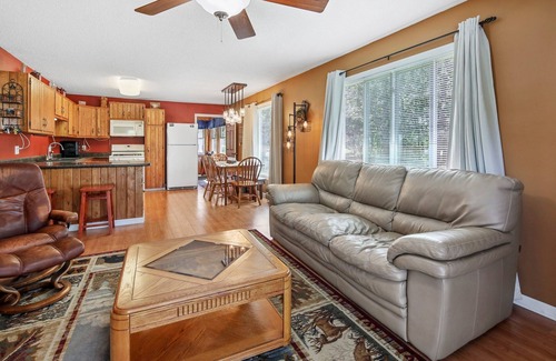 Wild Oak Cabin | Quaint Year Round Cabin with Access to Lake Minnewawa