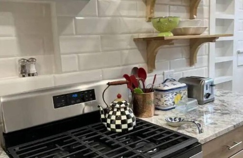 Cheyenne Apartment | Quality and Detail: 3 Blks Med Center & Downtown