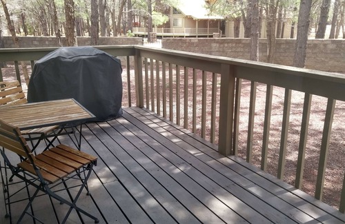 Pinetop Villa | Quality Hill Resort Villa, private garage with remote, deck and barbecue