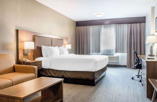 Saint-Laurent Hotel | Quality Hotel Dorval