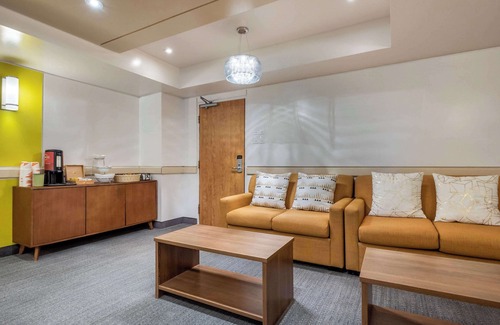 Saint-Laurent Hotel | Quality Hotel Dorval
