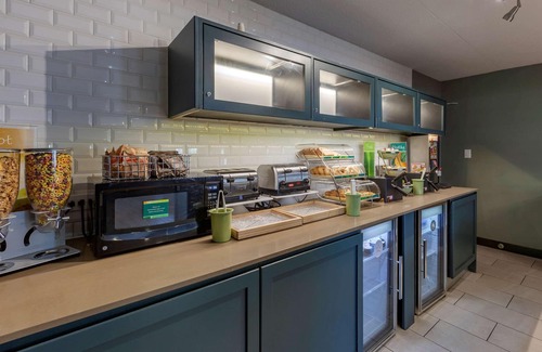 Gateway Hotel | Quality Inn Airport West