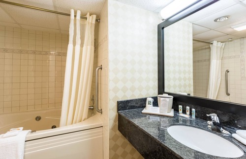 Grand Island Hotel | Quality Inn and Conference Center I-80 Grand Island