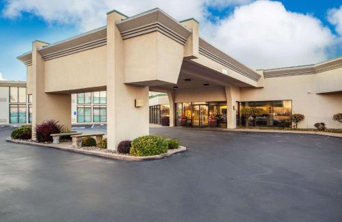Grand Island Hotel | Quality Inn and Conference Center I-80 Grand Island