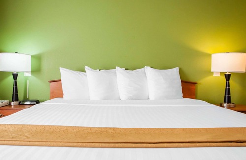 Bolingbrook Hotel | Quality Inn Bolingbrook I-55