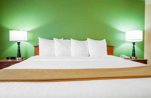 Bolingbrook Hotel | Quality Inn Bolingbrook I-55