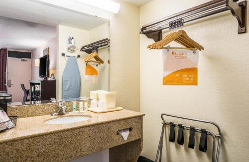 Bayshore Gardens Hotel | Quality Inn Bradenton - Sarasota North