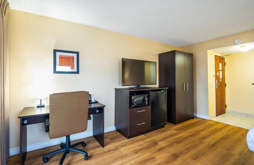 Barrie Hotel | Quality Inn