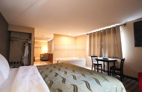 Bracebridge Hotel | Quality Inn