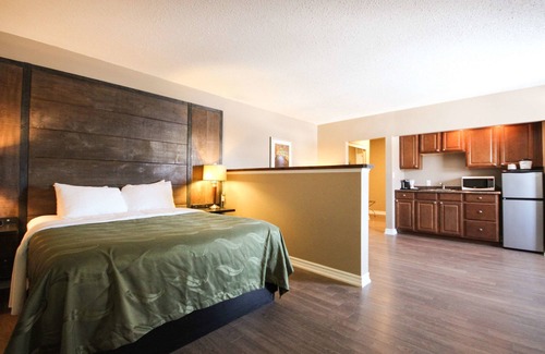 Bracebridge Hotel | Quality Inn