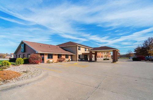 Carbondale Hotel | Quality Inn Carbondale University area