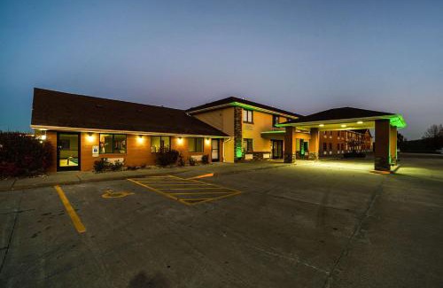 Carbondale Hotel | Quality Inn Carbondale University area
