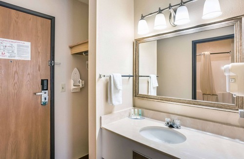 Southwest Area Hotel | Quality Inn Cedar Rapids South