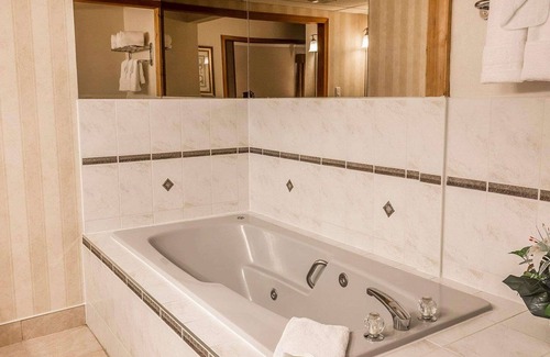 Red Deer Hotel | Quality Inn & Conference Centre
