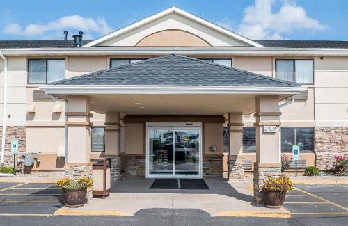 Coralville Hotel | Quality Inn Coralville - Iowa River Landing