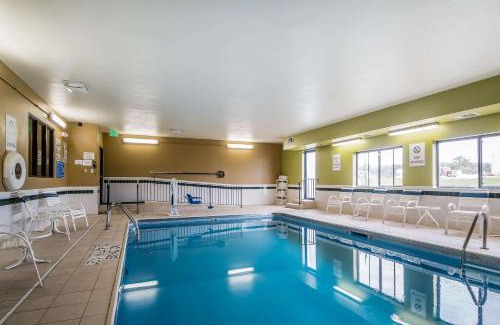 Coralville Hotel | Quality Inn Coralville - Iowa River Landing