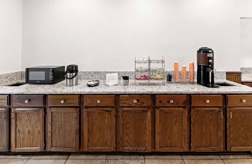 Englewood Hotel | Quality Inn Dayton Airport