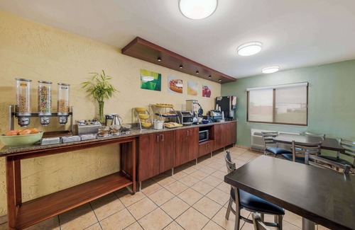 Denton Hotel | Quality Inn - Denton