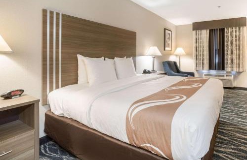 Effingham Hotel | Quality Inn Effingham North