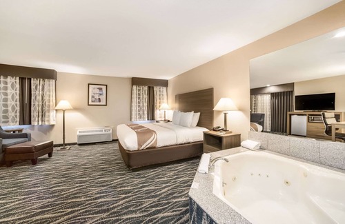 Effingham Hotel | Quality Inn Effingham North