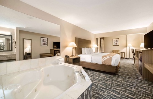 Effingham Hotel | Quality Inn Effingham North