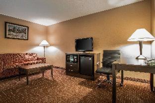 Elgin Hotel | Quality Inn Elgin I-90