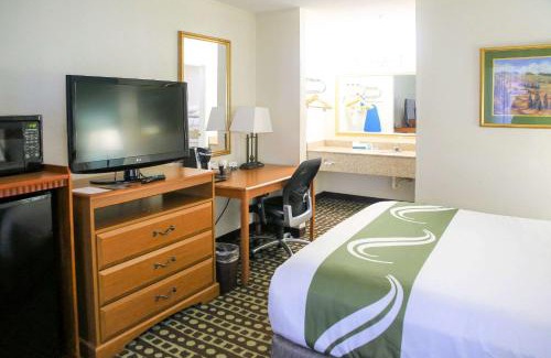 Fayetteville Hotel | Quality Inn Fayetteville Near Historic Downtown Square