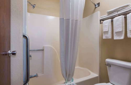 Galesburg Hotel | Quality Inn Galesburg near US Highway 34 and I-74