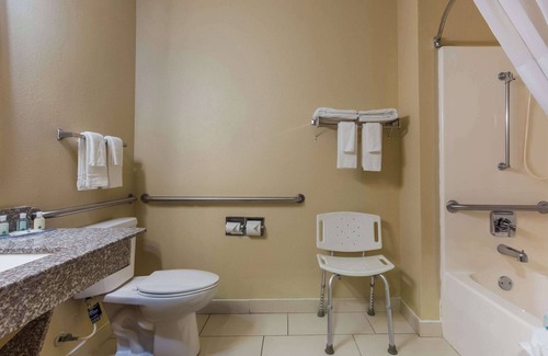 Galesburg Hotel | Quality Inn Galesburg near US Highway 34 and I-74