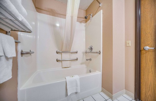Hastings Hotel | Quality Inn Hastings