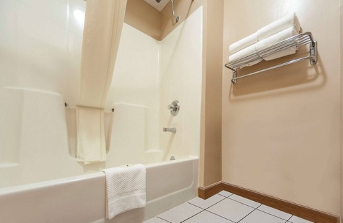 Hastings Hotel | Quality Inn Hastings