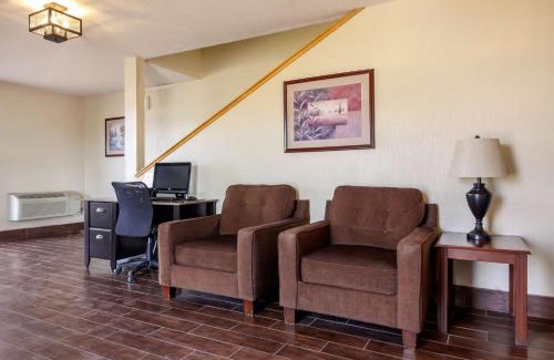 Hays Hotel | Quality Inn Hays I-70