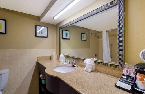 North Shore Hotel | Quality Inn Houston East I-10