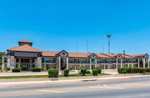 Arena District Hotel | Quality Inn I-10 East near Frost Bank Center