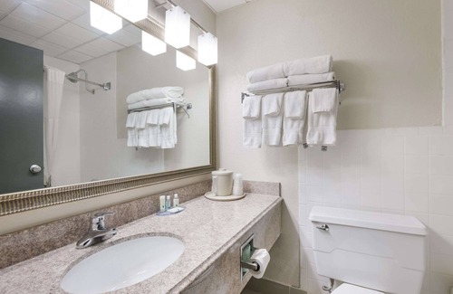 Joliet Hotel | Quality Inn Joliet