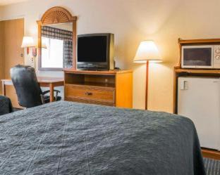 Kalamazoo Hotel | Quality Inn Kalamazoo near Wings Stadium