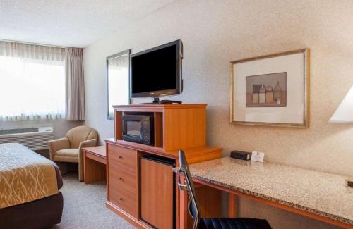 Totem Lake Hotel | Quality Inn Kirkland