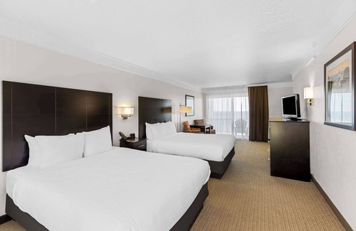 St Ignace Hotel | Quality Inn Lakefront