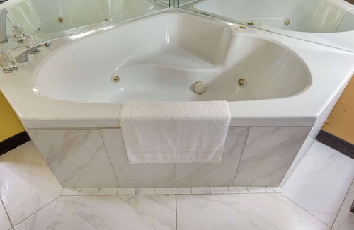 Pittsburg Hotel | Quality Inn London North