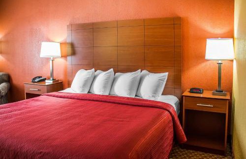 Manitowoc Hotel | Quality Inn Manitowoc