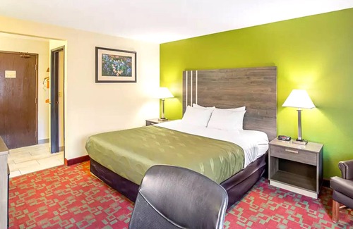 Milwaukee Hotel | Quality Inn Milwaukee Route 45
