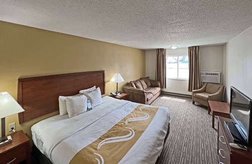 Mitchell Hotel | Quality Inn Mitchell I-90