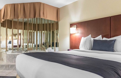 Mont-Laurier Hotel | Quality Inn Mont-Laurier