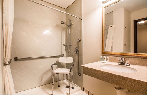 Morris Hotel | Quality Inn Morris I-80