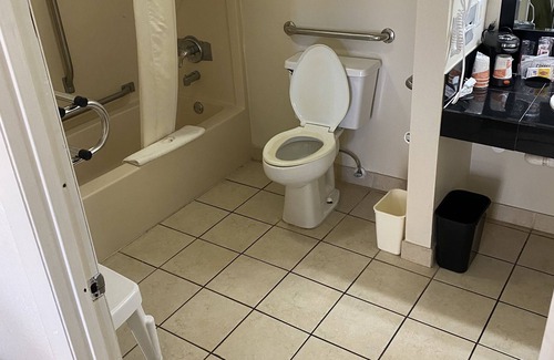 Chiefland Hotel | Quality Inn near Manatee Springs State Park