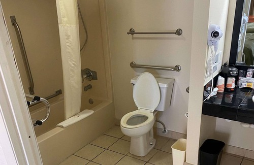 Chiefland Hotel | Quality Inn near Manatee Springs State Park