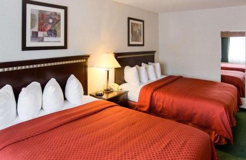 Coon Rapids Hotel | Quality Inn near Northtown Mall & National Sports Center