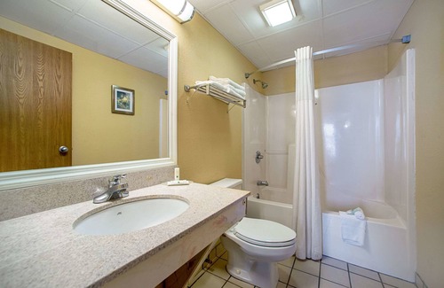 Pacific Hotel | Quality Inn Near Six Flags St. Louis